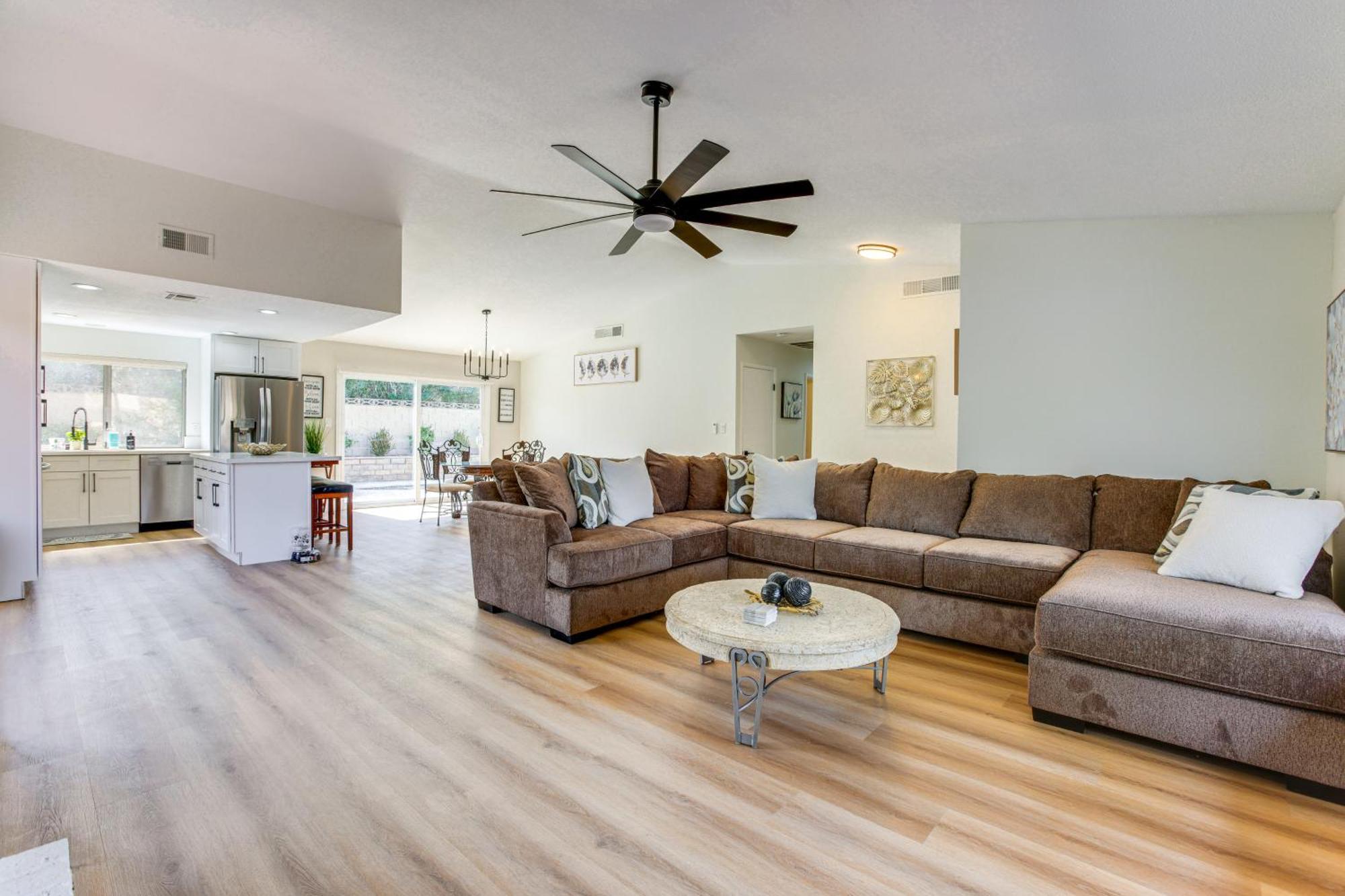 Pet-friendly Vegas With Pool 4 Mi To Strip Holiday home *