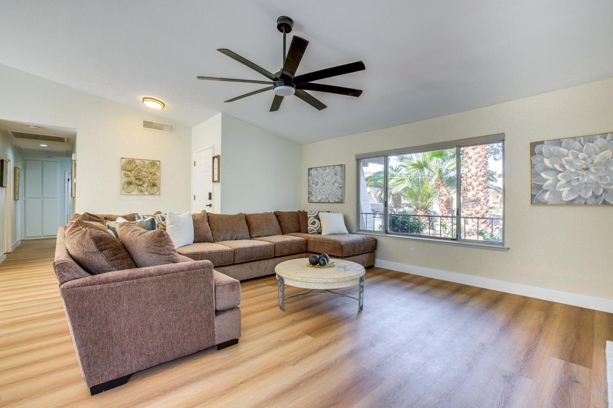 Pet-friendly Vegas With Pool 4 Mi To Strip *