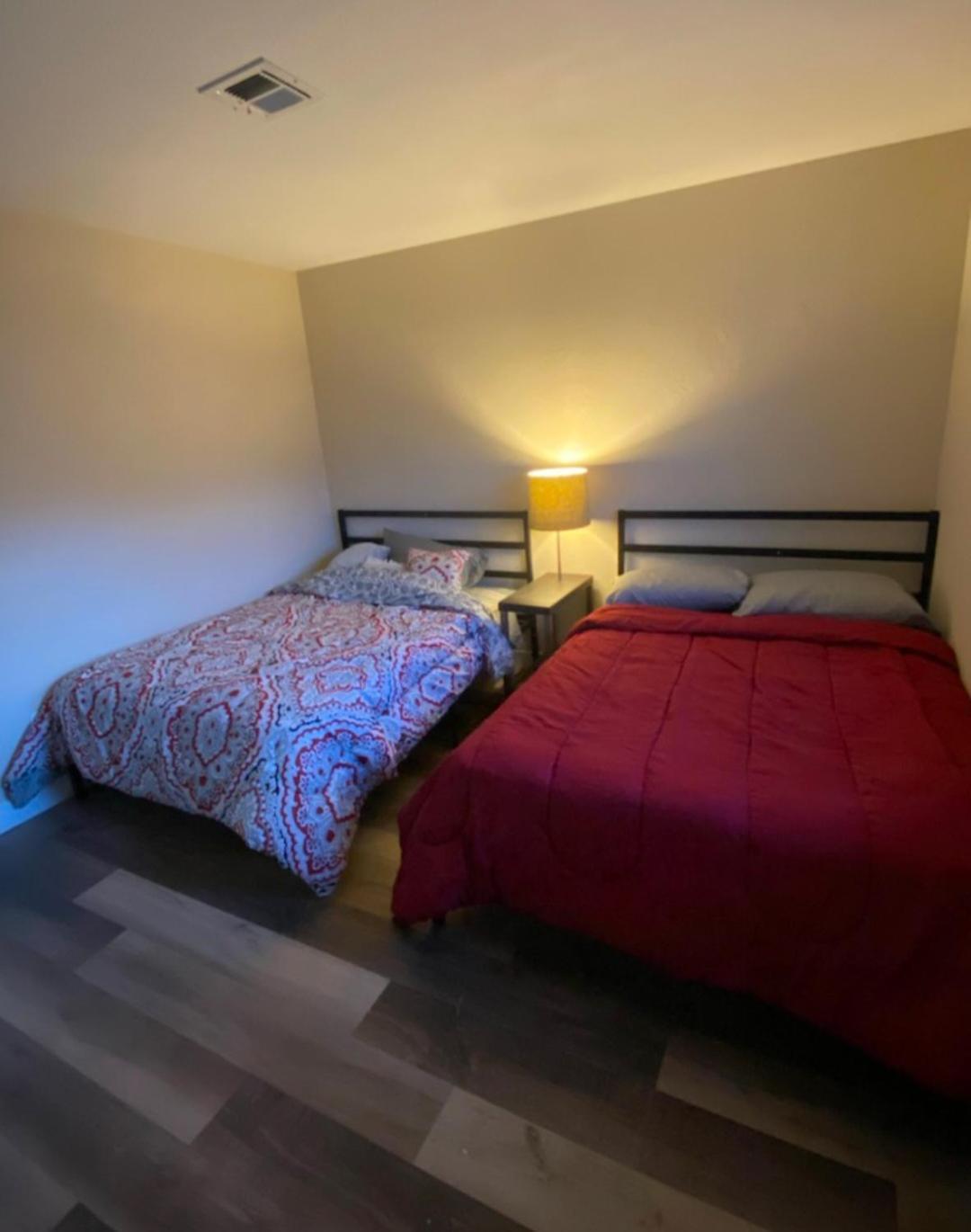Habitación en casa particular Private Room. 5 Mins From Freemont. 10 Mins From Strip