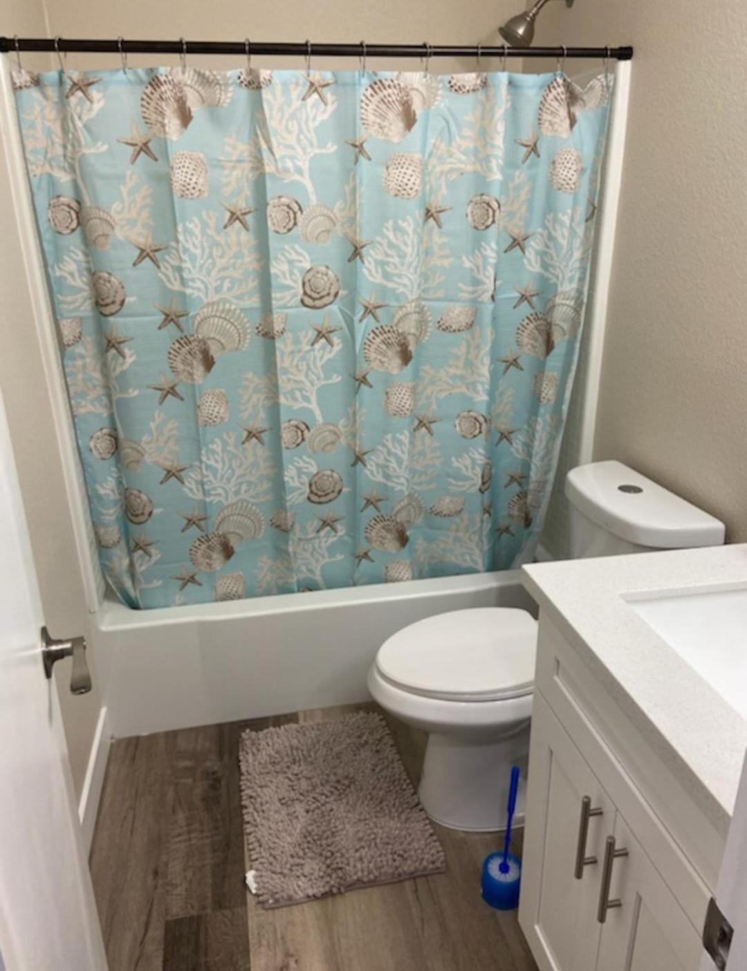 Private Room. 5 Mins From Freemont. 10 Mins From Strip Habitación en casa particular *