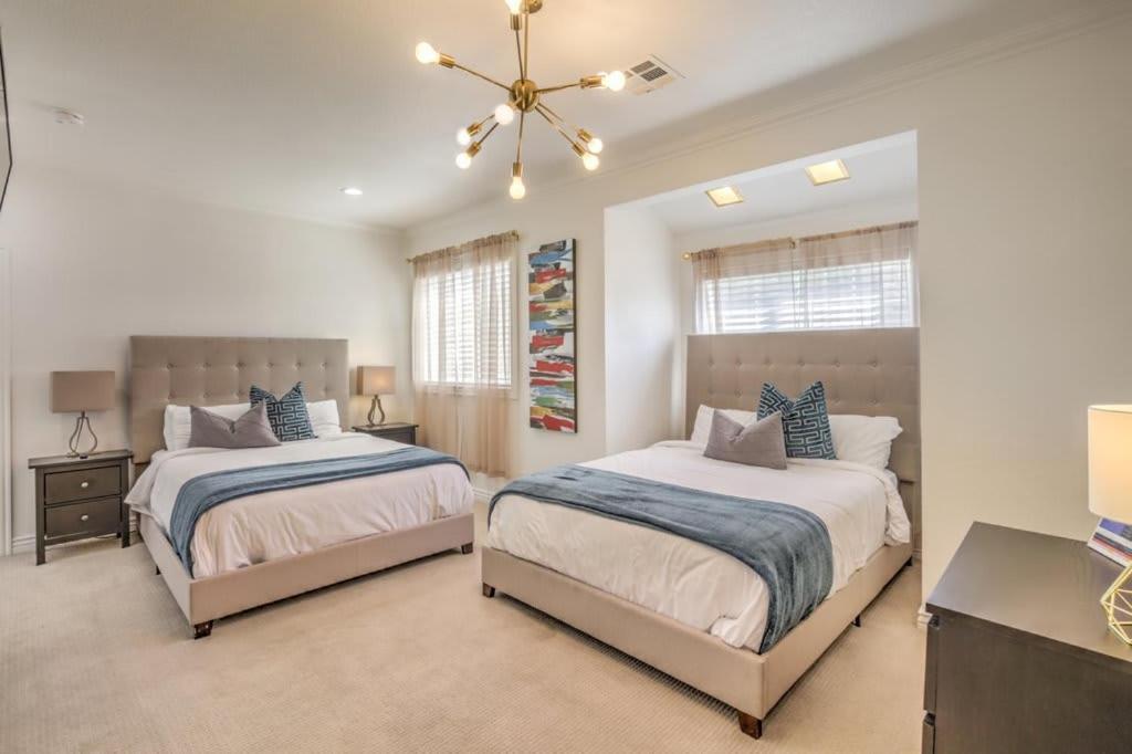 Greens- 5,700sf Luxury Vegas Pool Villa *