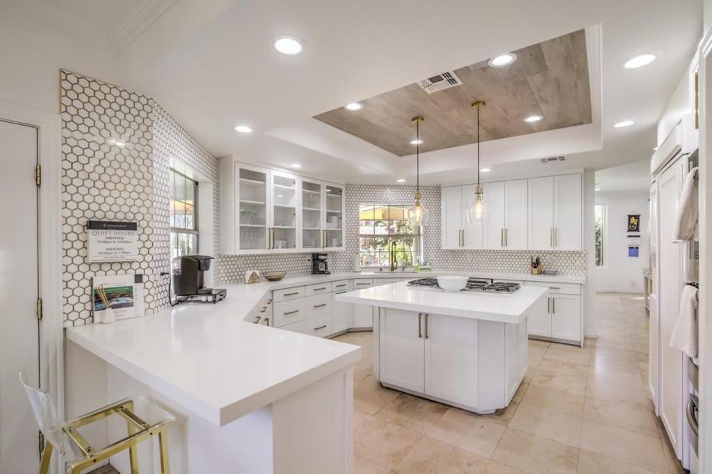 Greens- 5,700sf Luxury Vegas Pool Villa