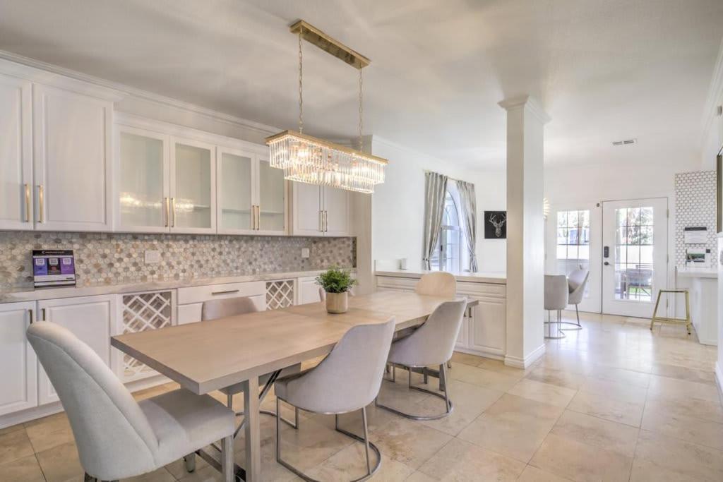 Villa Greens- 5,700sf Luxury Vegas Pool *