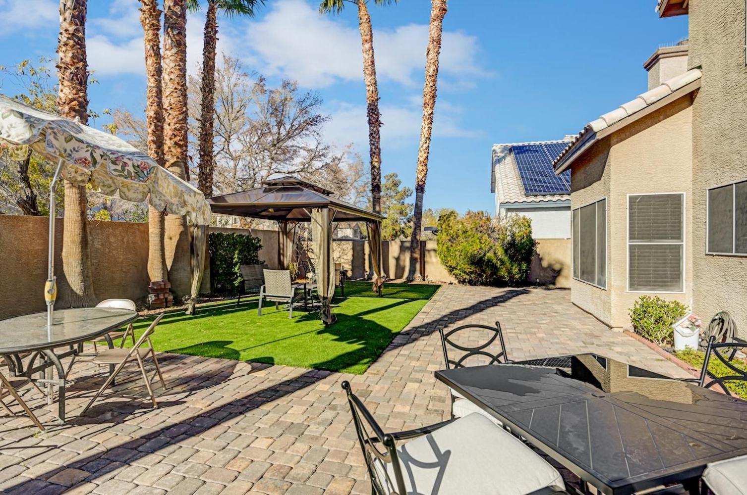 Chic Vegas Retreat: Near Attractions Las Vegas
