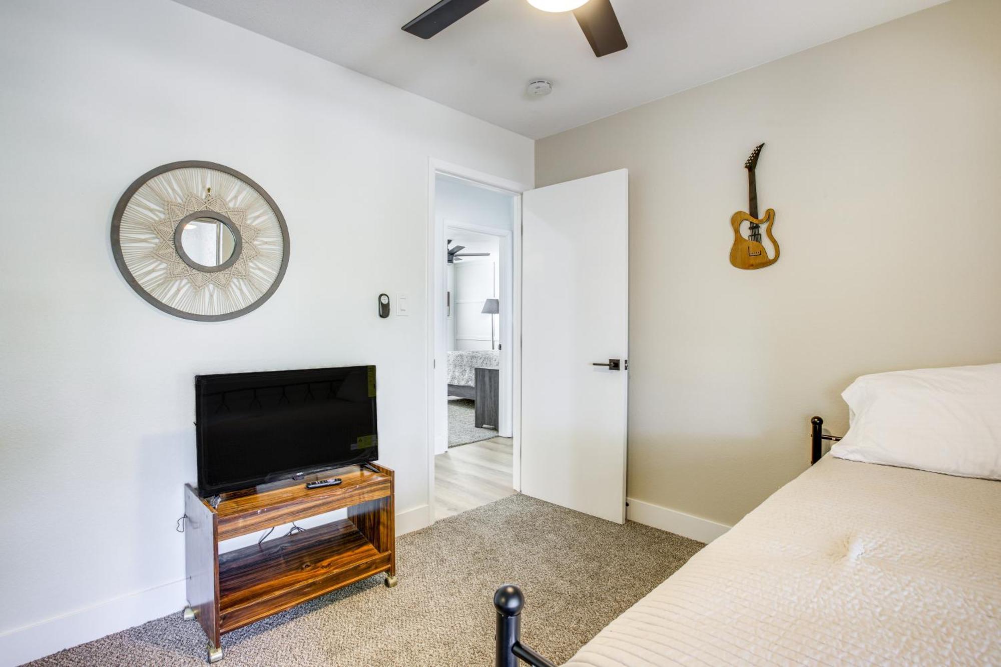 Pet-friendly Vegas With Pool 4 Mi To Strip Holiday home