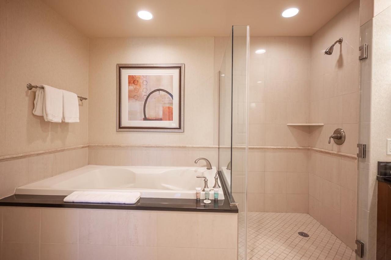 No Fee Strip View Balcony+free Valet+ Pool Сasa de vacaciones *