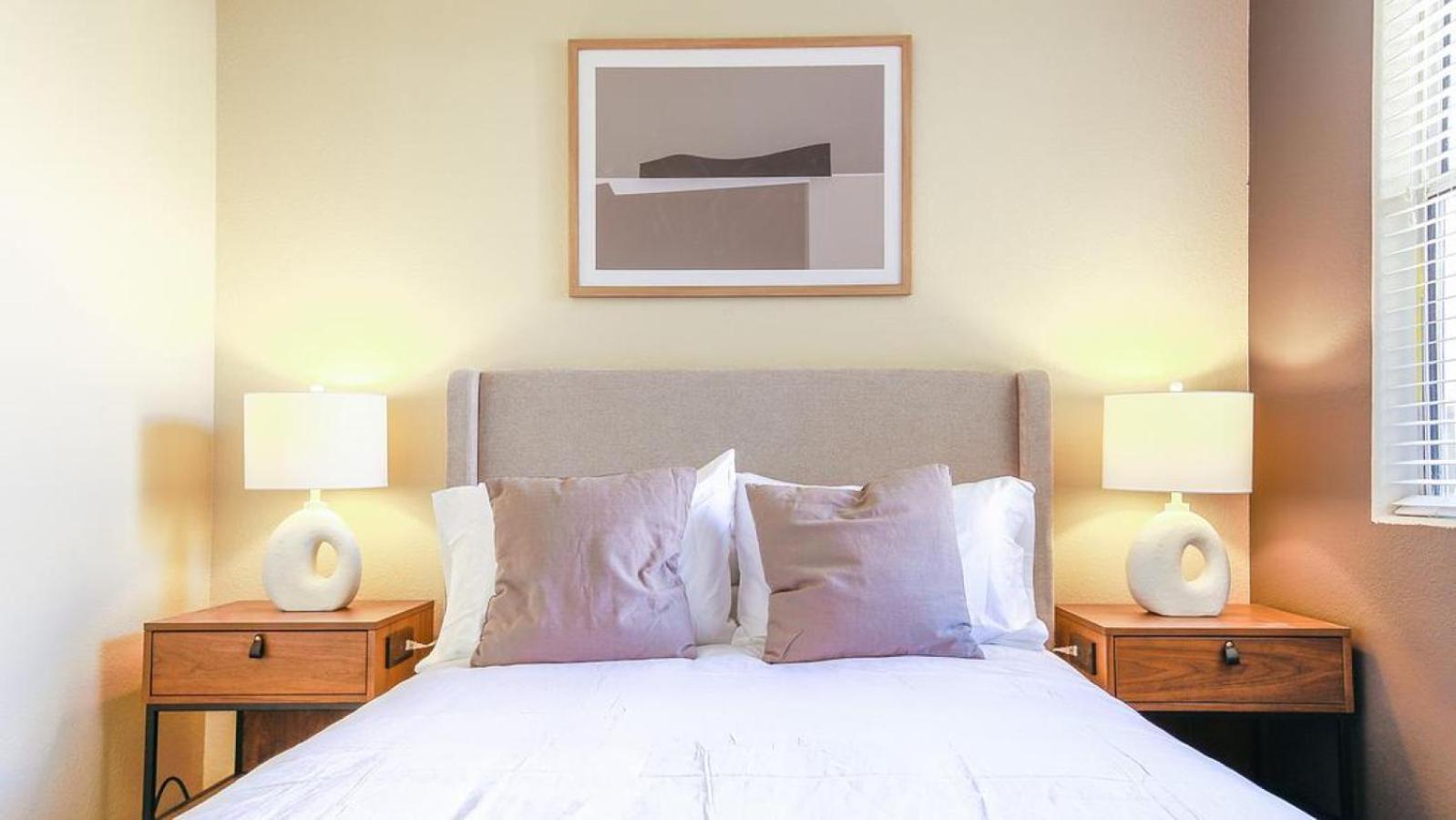 Apartment Landing - Modern With Amazing Amenities *