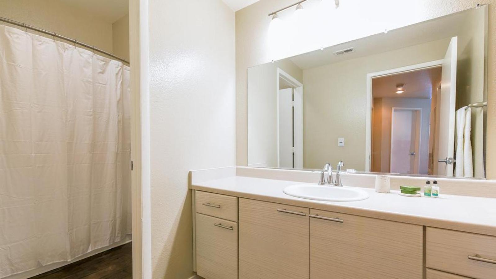 Landing - Modern With Amazing Amenities *