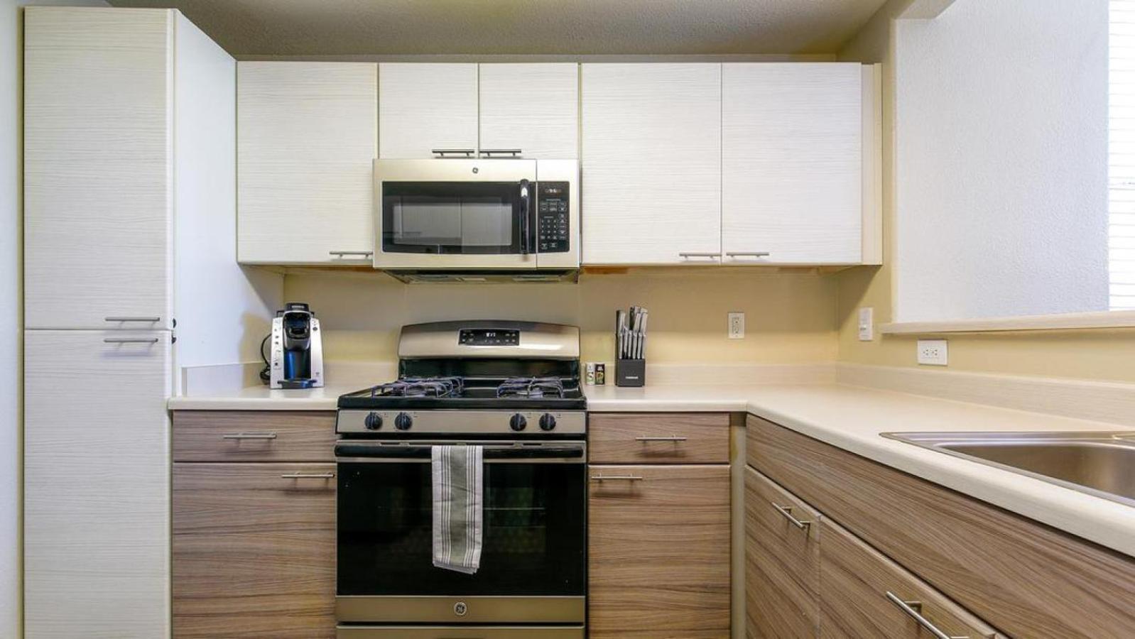 Landing - Modern With Amazing Amenities Apartment