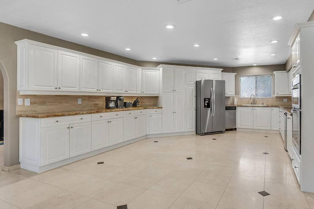 Grand Casa 7 Bdr/4 Ba 15 Beds Sleeps Up To 24 Villa