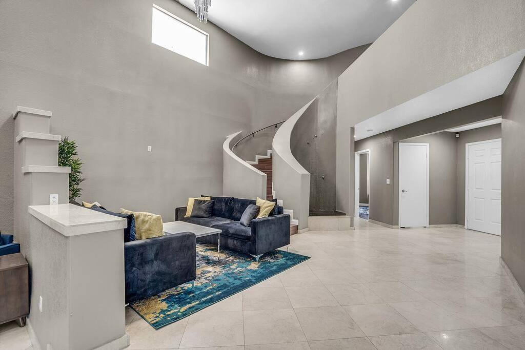 Grand Casa 7 Bdr/4 Ba 15 Beds Sleeps Up To 24 *