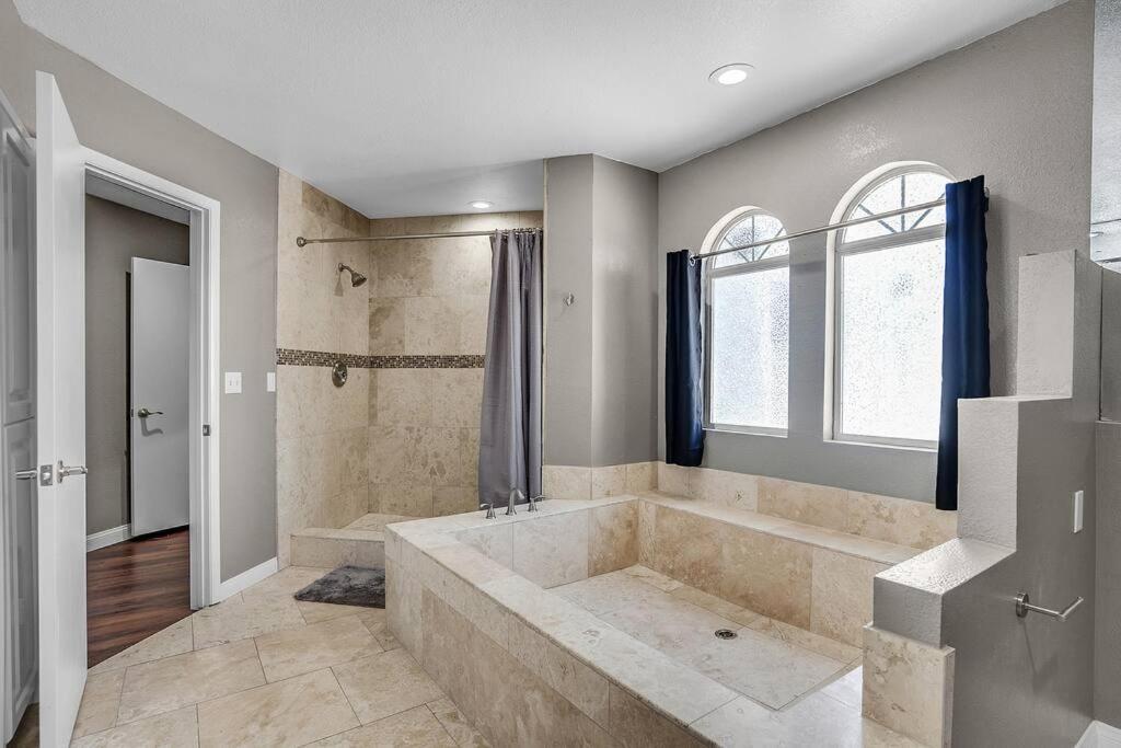 Grand Casa 7 Bdr/4 Ba 15 Beds Sleeps Up To 24