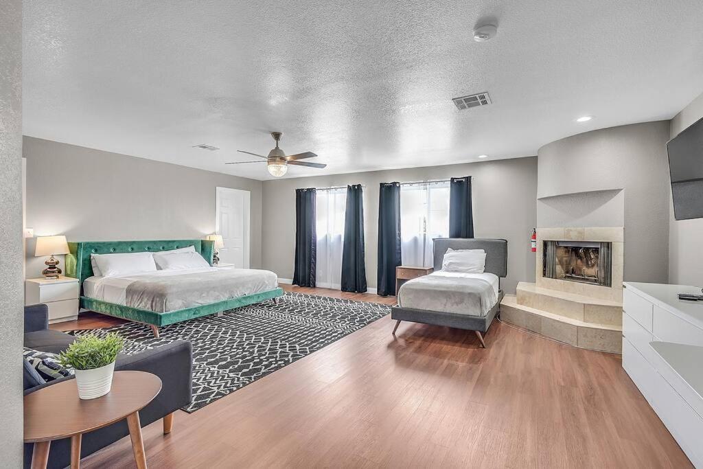 Villa Grand Casa 7 Bdr/4 Ba 15 Beds Sleeps Up To 24 Las Vegas