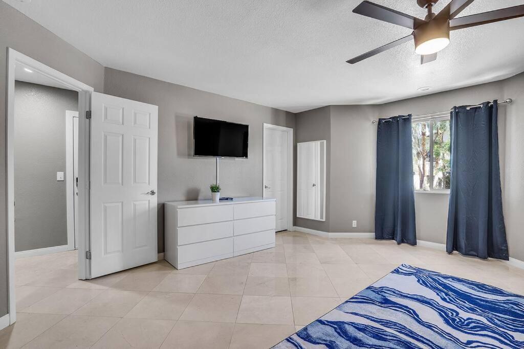 Villa Grand Casa 7 Bdr/4 Ba 15 Beds Sleeps Up To 24 Las Vegas