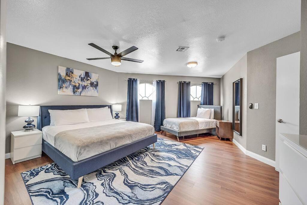 Grand Casa 7 Bdr/4 Ba 15 Beds Sleeps Up To 24 Las Vegas