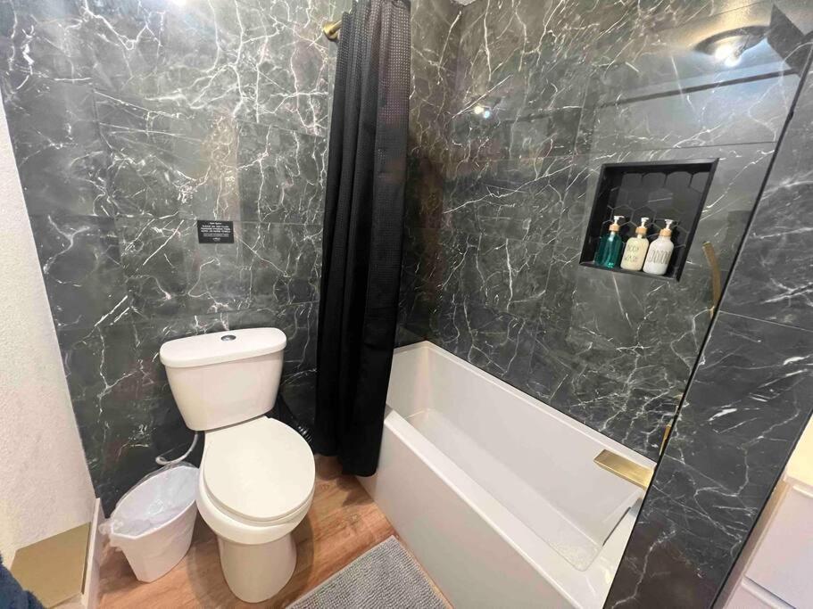 The Peacock - 8 Bdr 4 Bth 14 Bds Villa