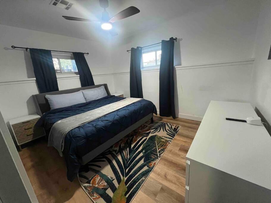 The Peacock - 8 Bdr 4 Bth 14 Bds * Las Vegas