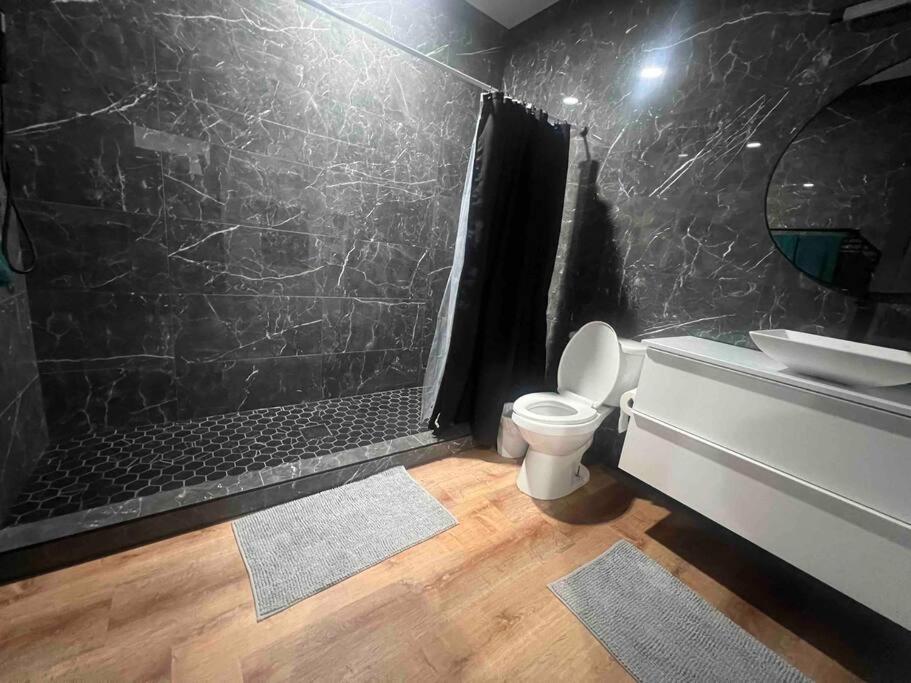 The Peacock - 8 Bdr 4 Bth 14 Bds Villa