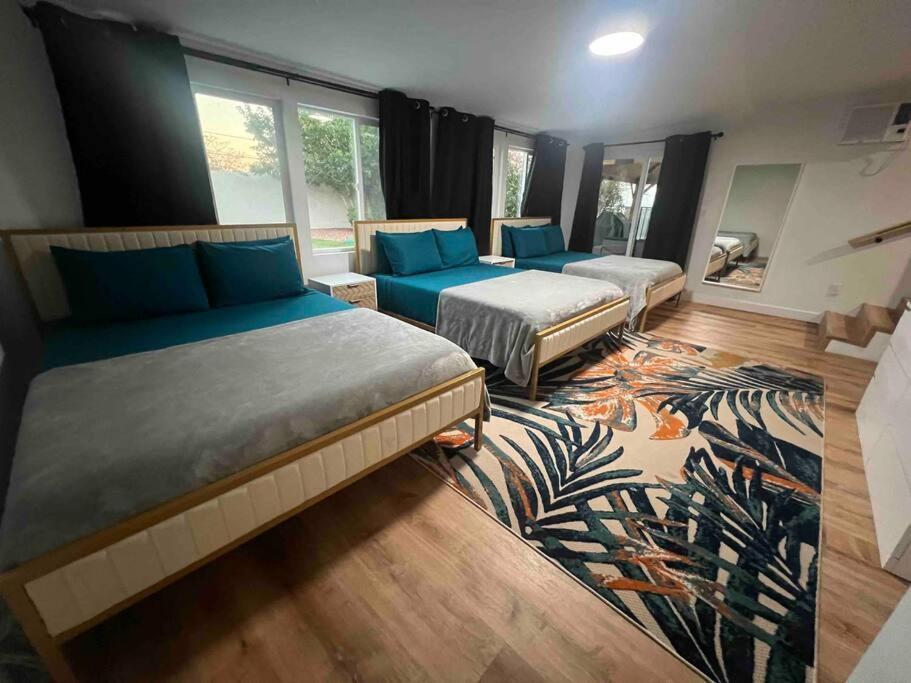 The Peacock - 8 Bdr 4 Bth 14 Bds Las Vegas