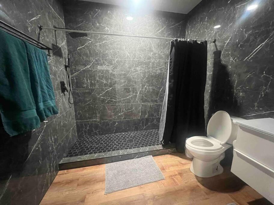 The Peacock - 8 Bdr 4 Bth 14 Bds Villa