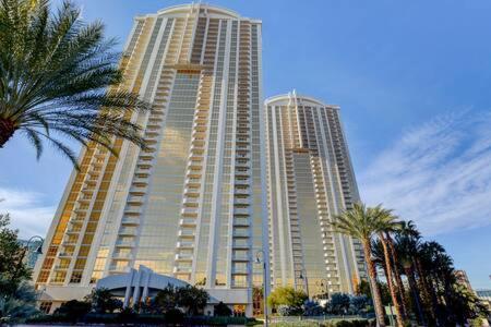 Mgm Signature-15-717 F1 Track & Strip View Balcony Holiday home Las Vegas