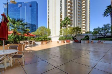 Mgm Signature-15-717 F1 Track & Strip View Balcony Las Vegas