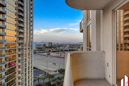 Holiday home Mgm Signature-15-717 F1 Track & Strip View Balcony Las Vegas