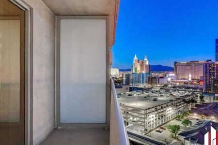 Holiday home Mgm Signature-15-717 F1 Track & Strip View Balcony *