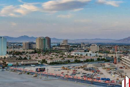 Mgm Signature-15-717 F1 Track & Strip View Balcony Las Vegas