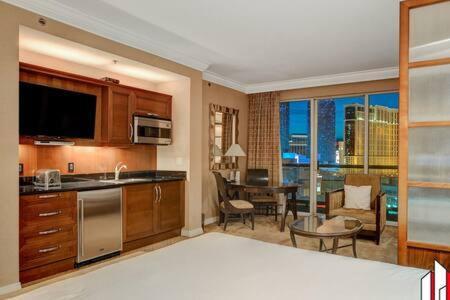 Mgm Signature-15-717 F1 Track & Strip View Balcony * Las Vegas