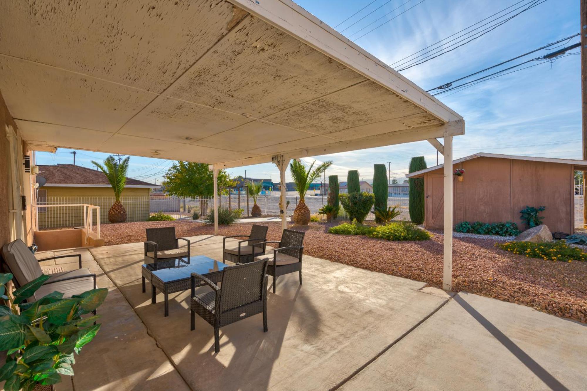 Family Reunion, Remodeled, King Beds, X-box, Desks Las Vegas