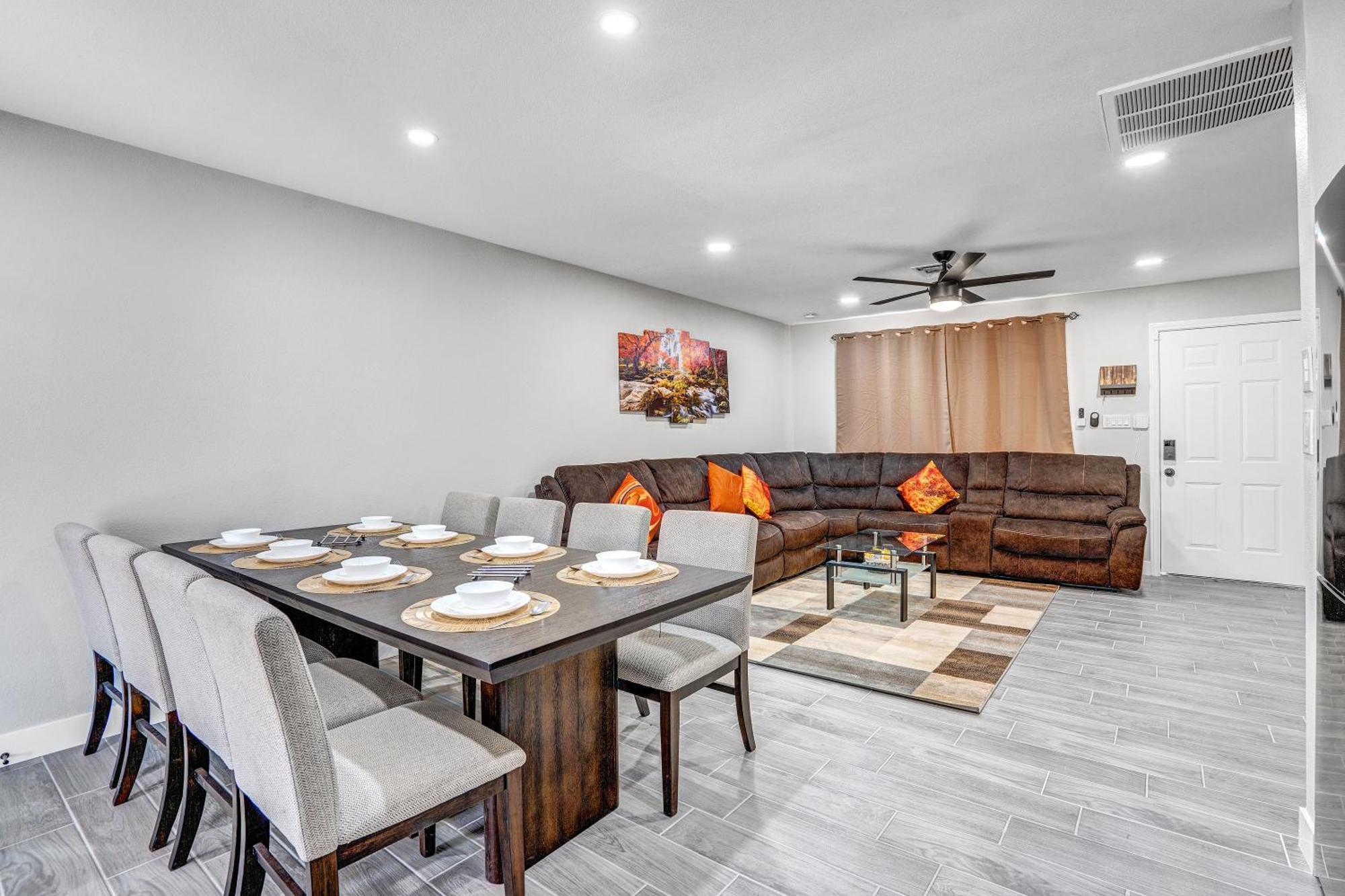 Сasa de vacaciones Family Reunion, Remodeled, King Beds, X-box, Desks