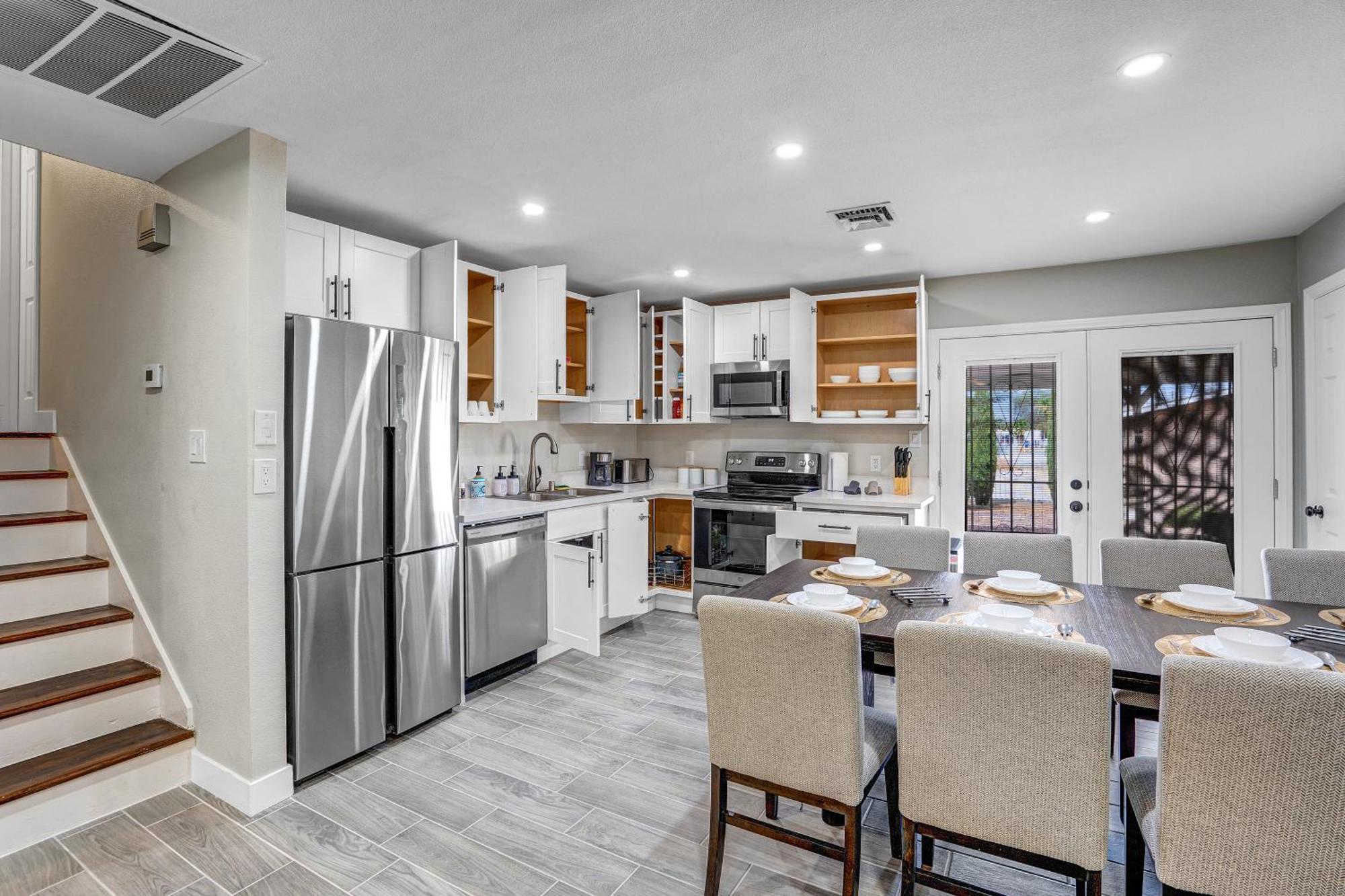 Family Reunion, Remodeled, King Beds, X-box, Desks Holiday home Las Vegas