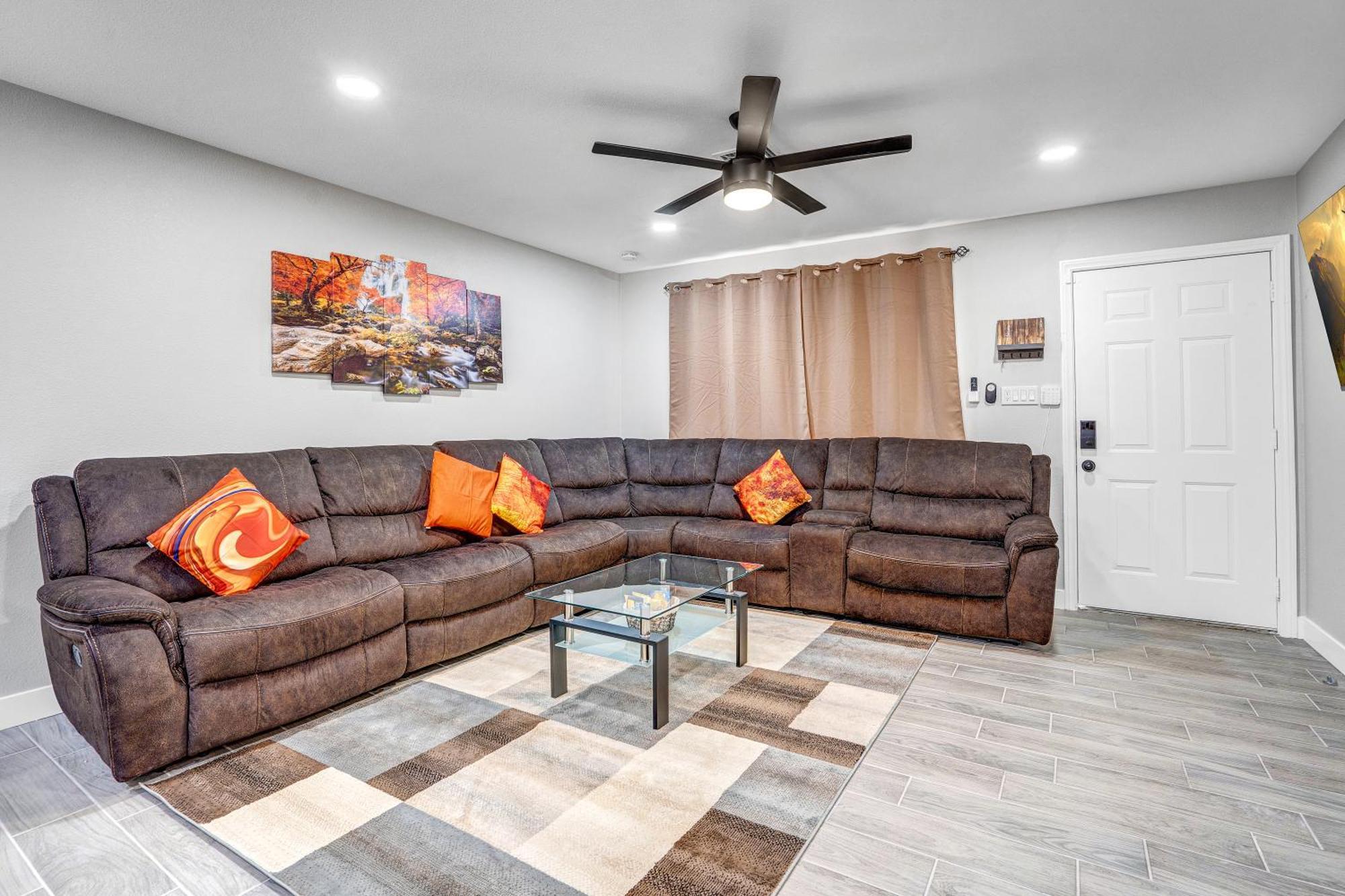 Family Reunion, Remodeled, King Beds, X-box, Desks