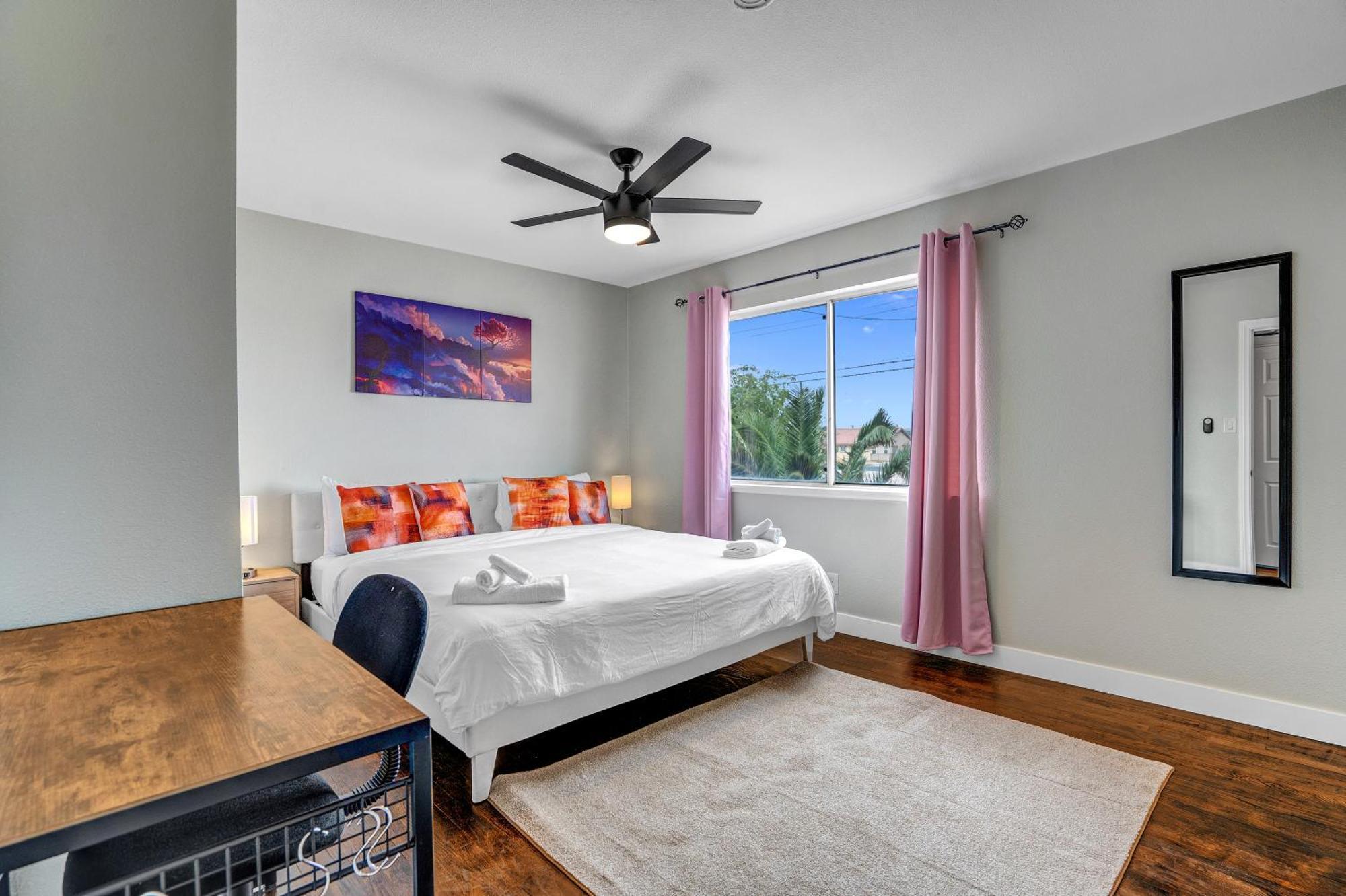 Family Reunion, Remodeled, King Beds, X-box, Desks * Las Vegas