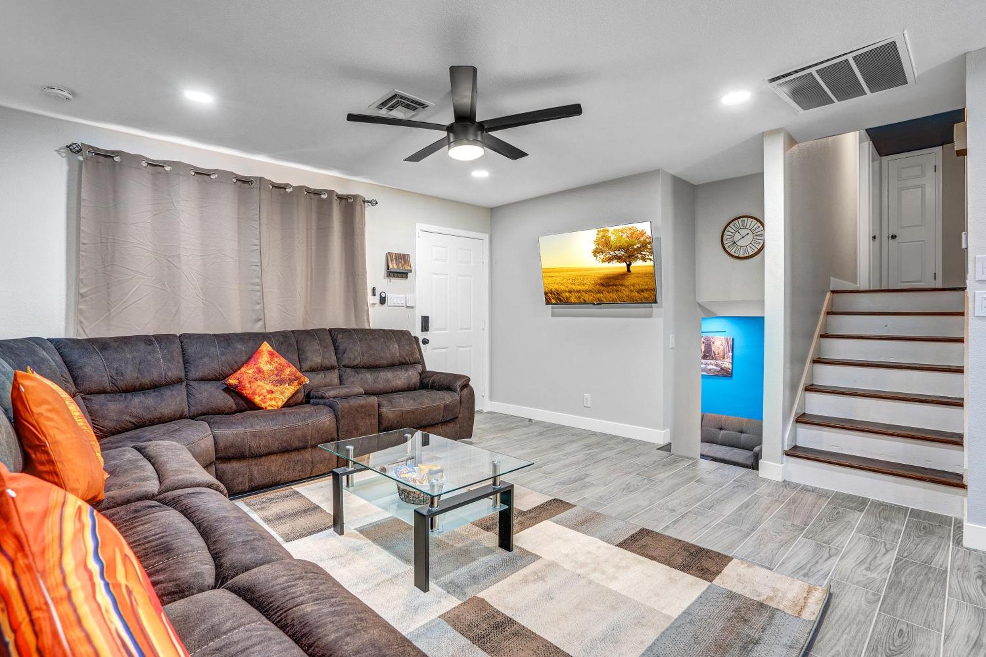 Family Reunion, Remodeled, King Beds, X-box, Desks Holiday home