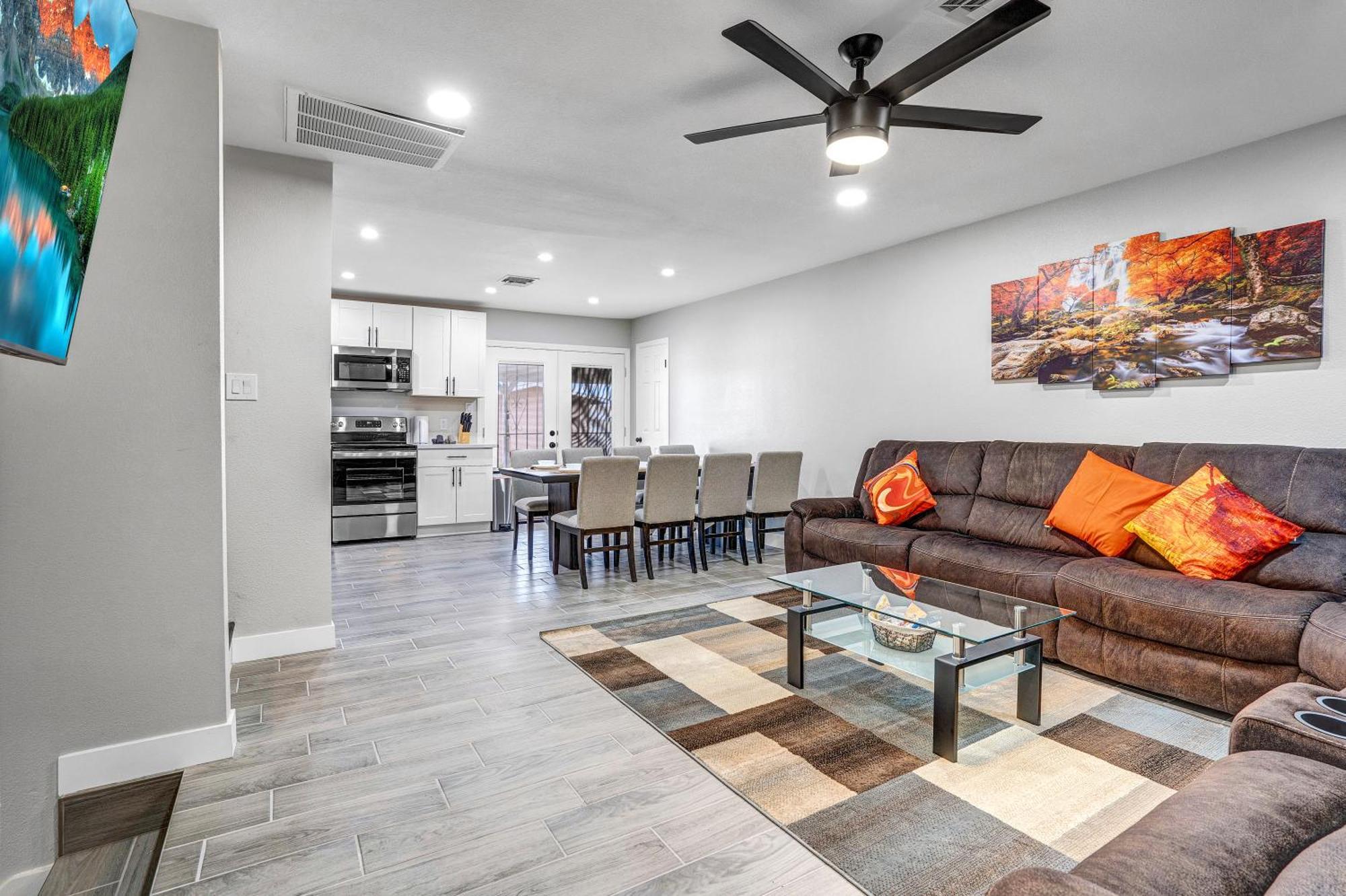 Holiday home Family Reunion, Remodeled, King Beds, X-box, Desks *