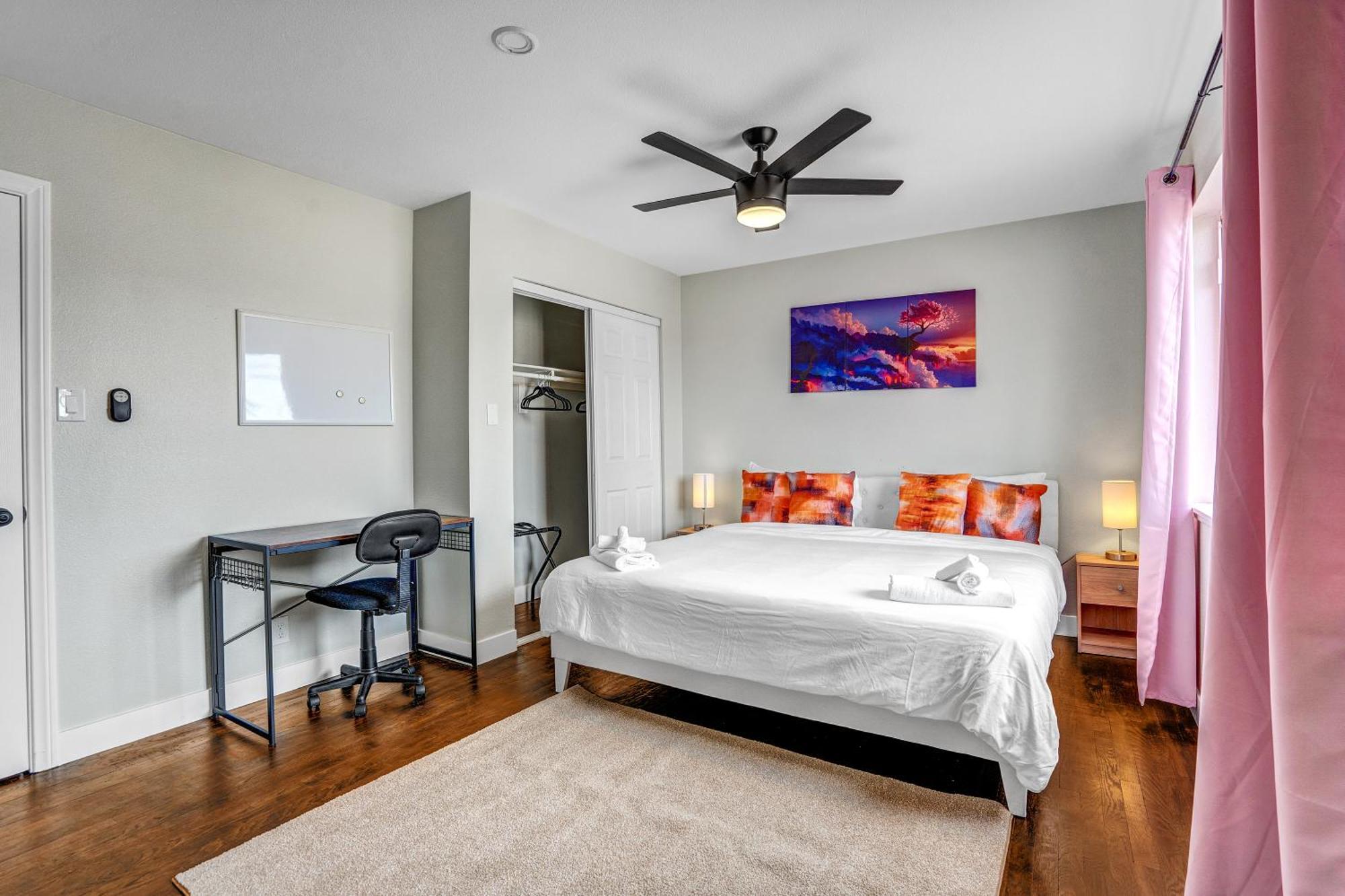 Family Reunion, Remodeled, King Beds, X-box, Desks * Las Vegas