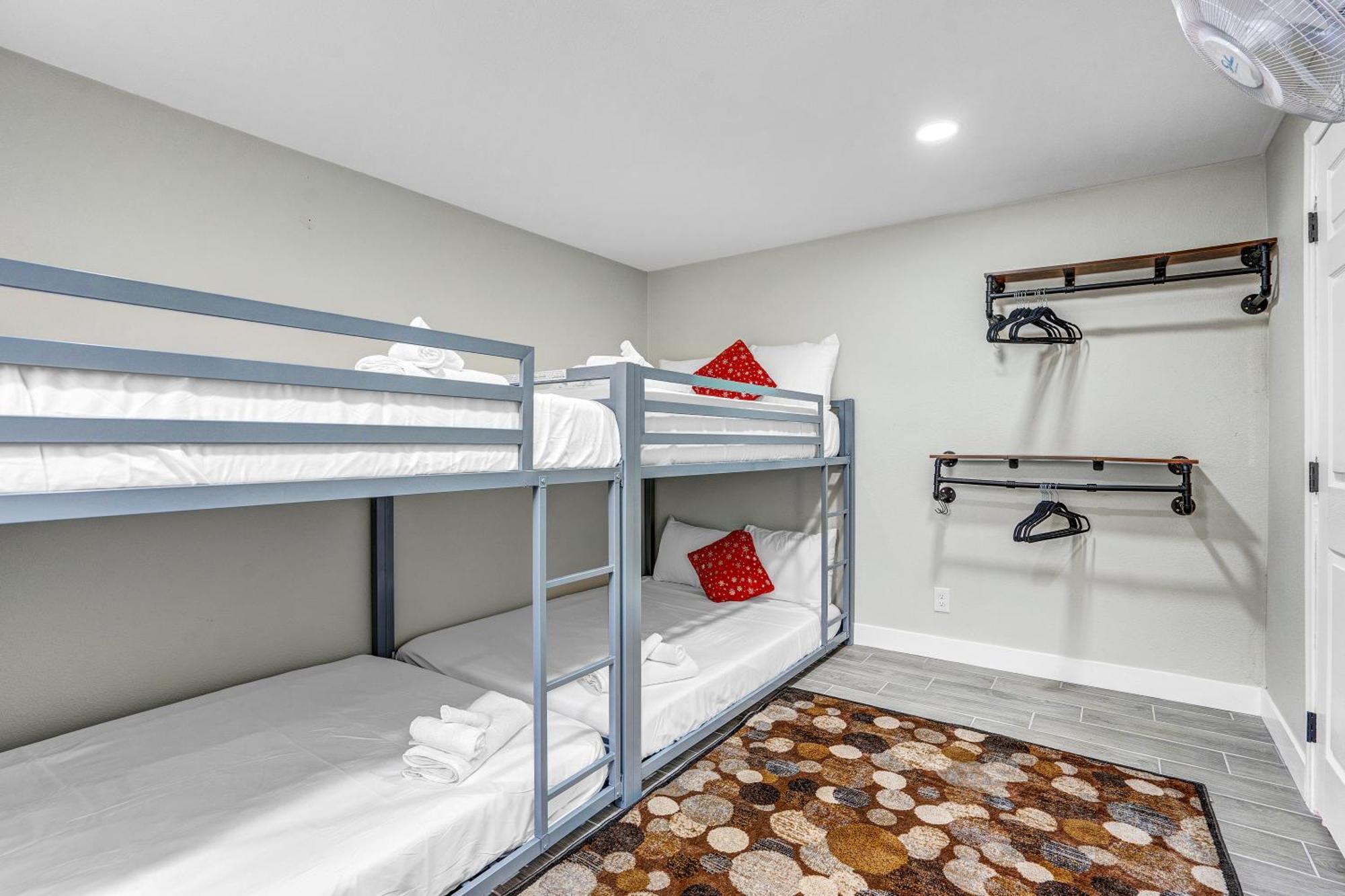 Family Reunion, Remodeled, King Beds, X-box, Desks Holiday home