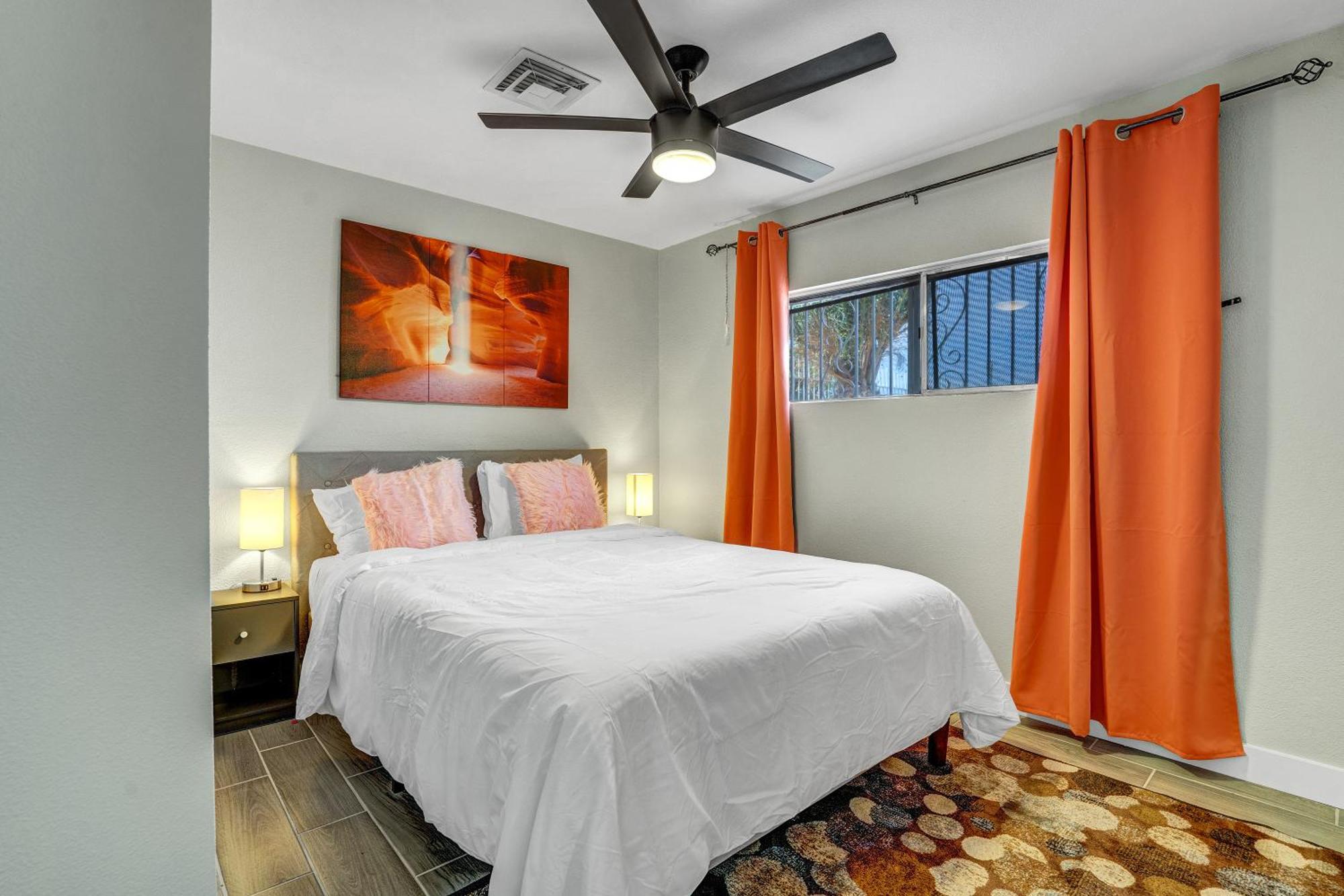 Family Reunion, Remodeled, King Beds, X-box, Desks * Las Vegas