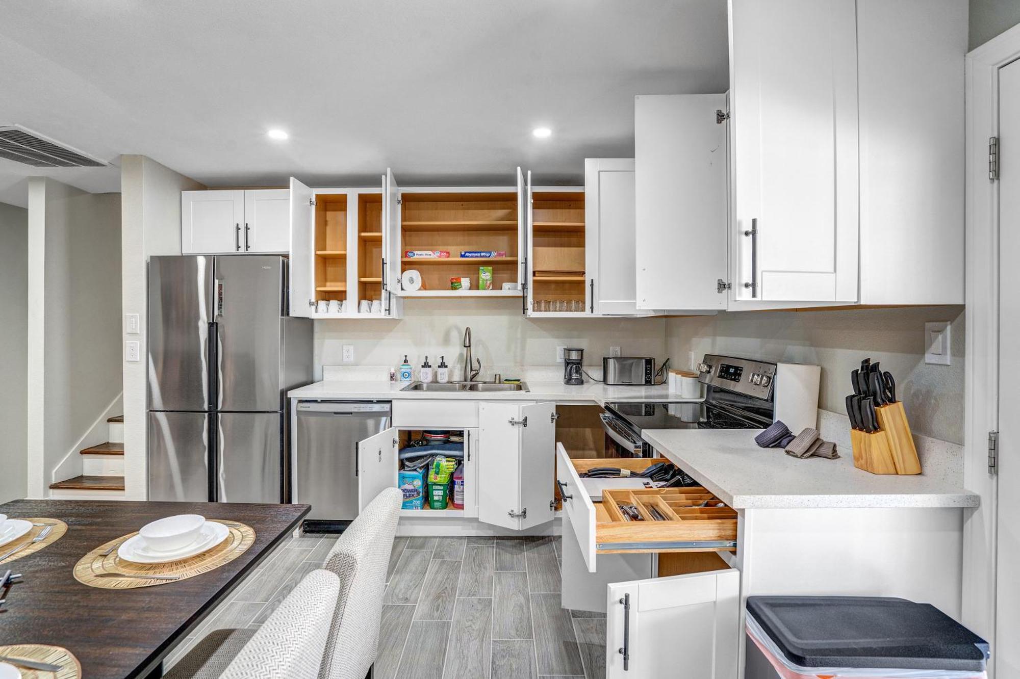Holiday home Family Reunion, Remodeled, King Beds, X-box, Desks Las Vegas