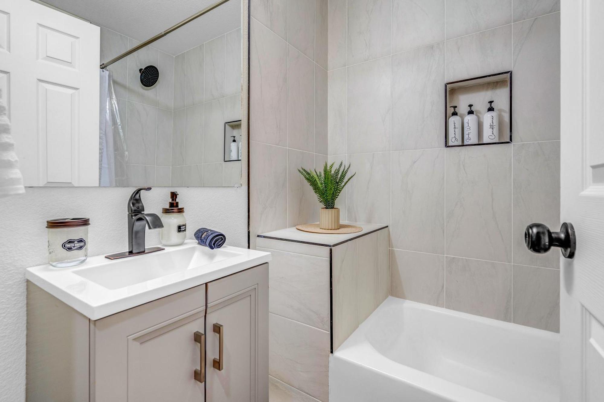 Spacious Remodeled Retreat Haven