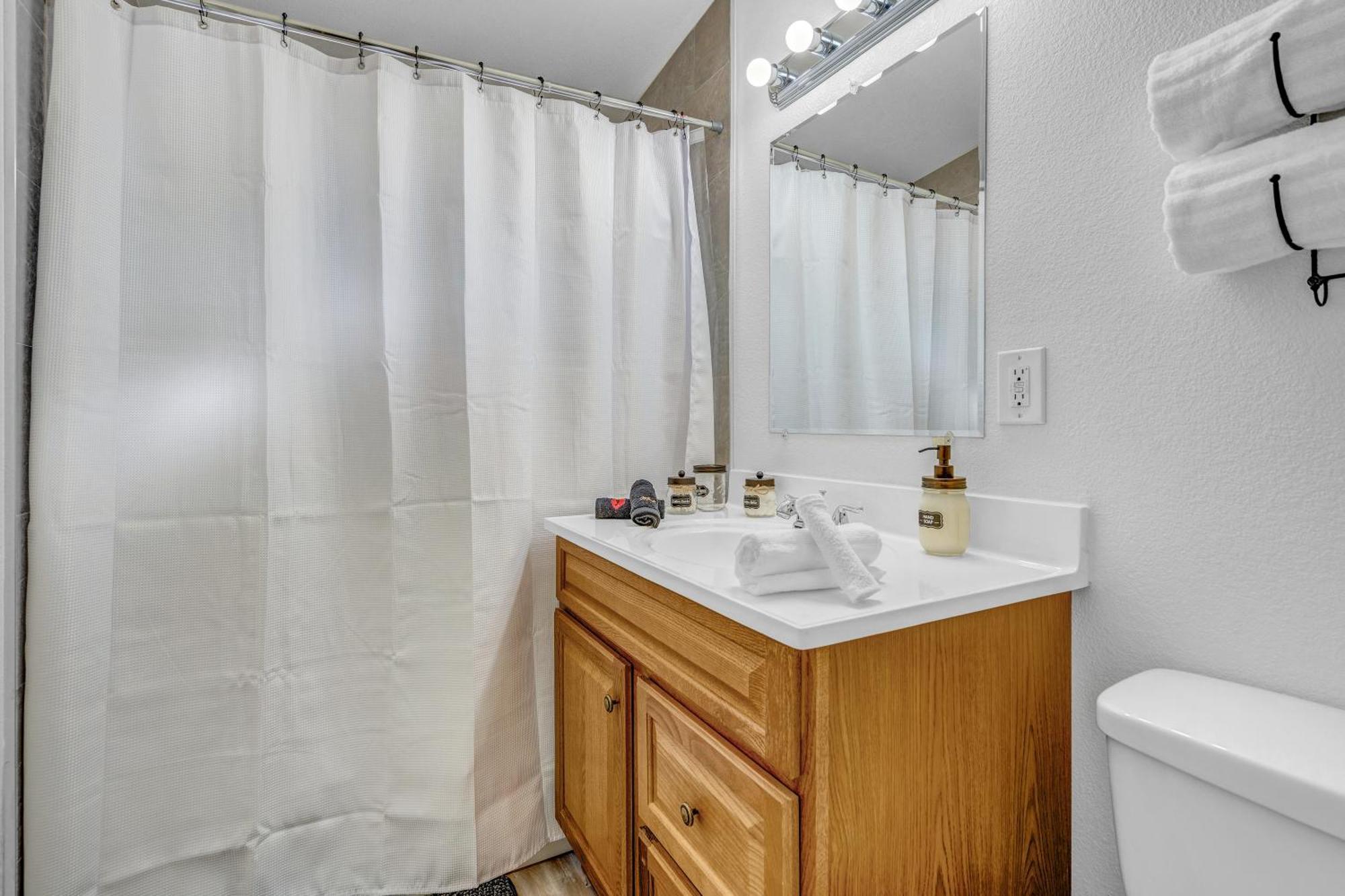 Spacious Remodeled Retreat Haven *