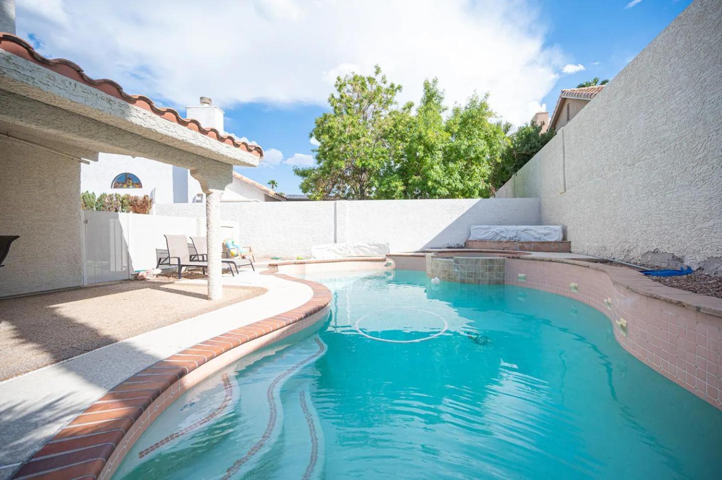 Delightful 4 Bedroom House With Pool! Las Vegas