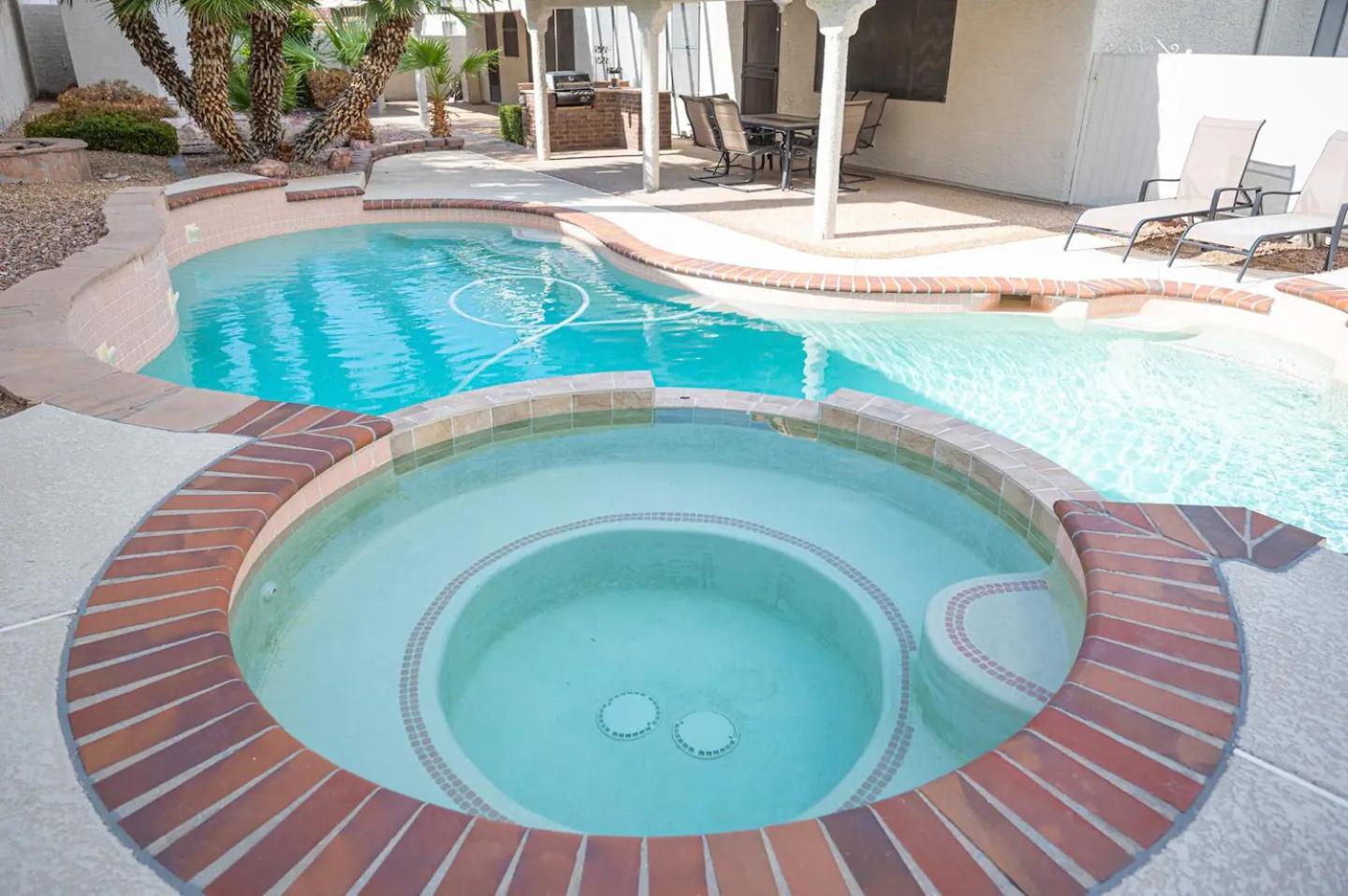 Delightful 4 Bedroom House With Pool! Casa de férias