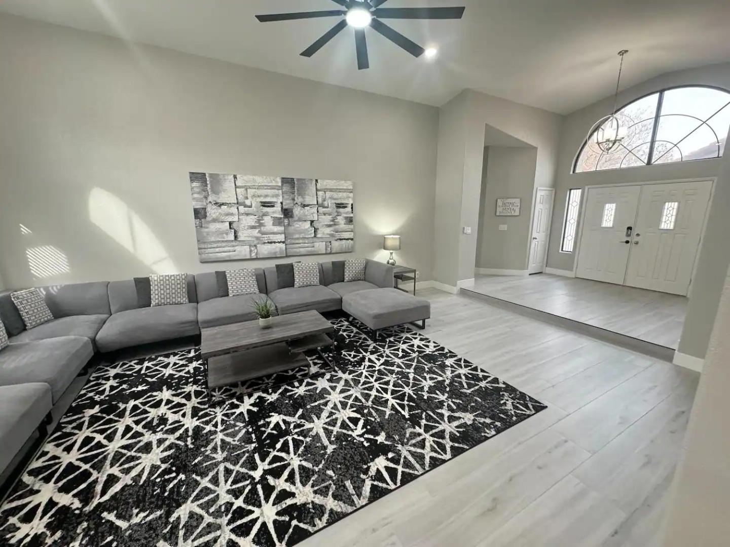 Delightful 4 Bedroom House With Pool!