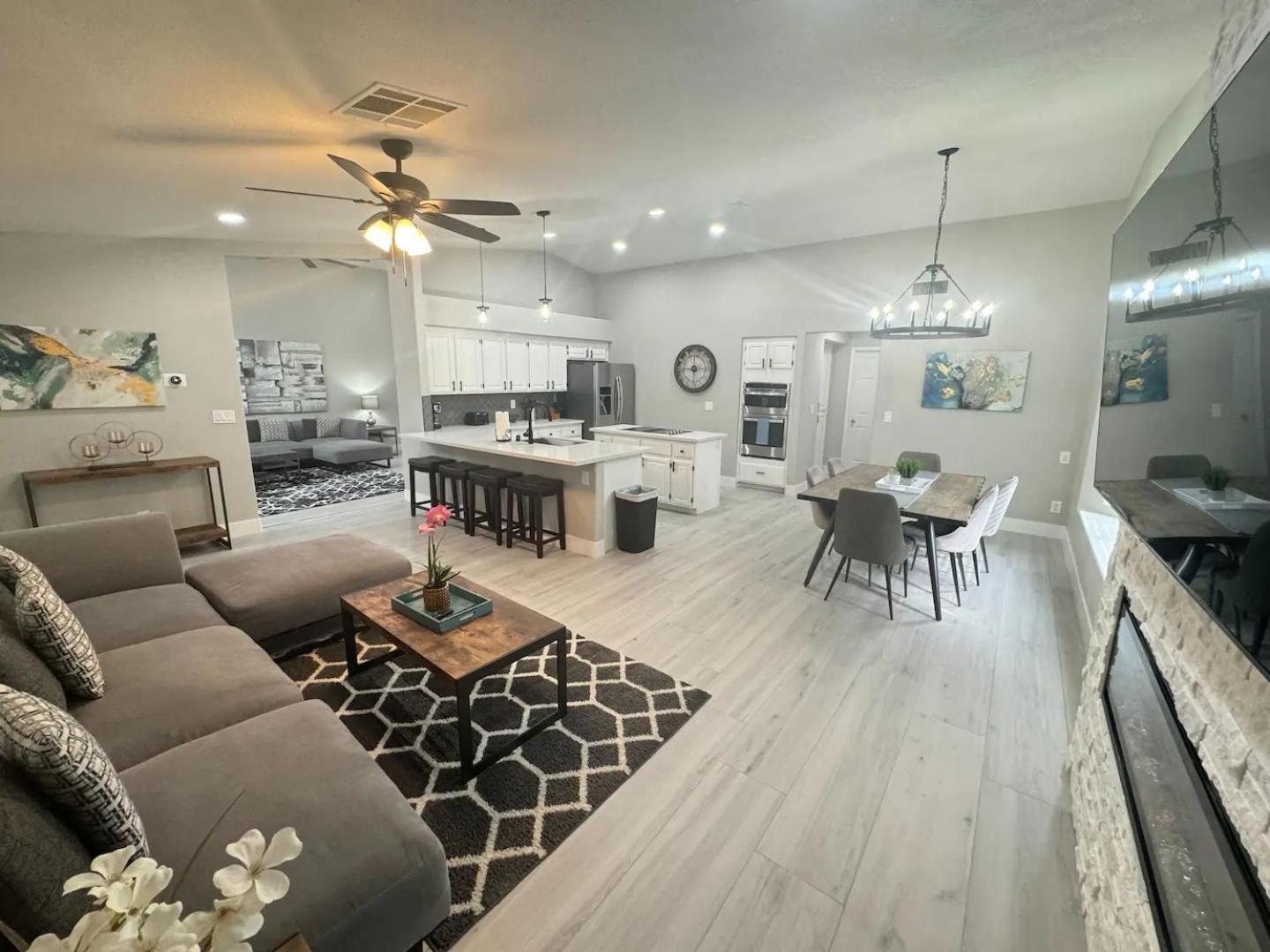 Delightful 4 Bedroom House With Pool! Casa de férias Las Vegas