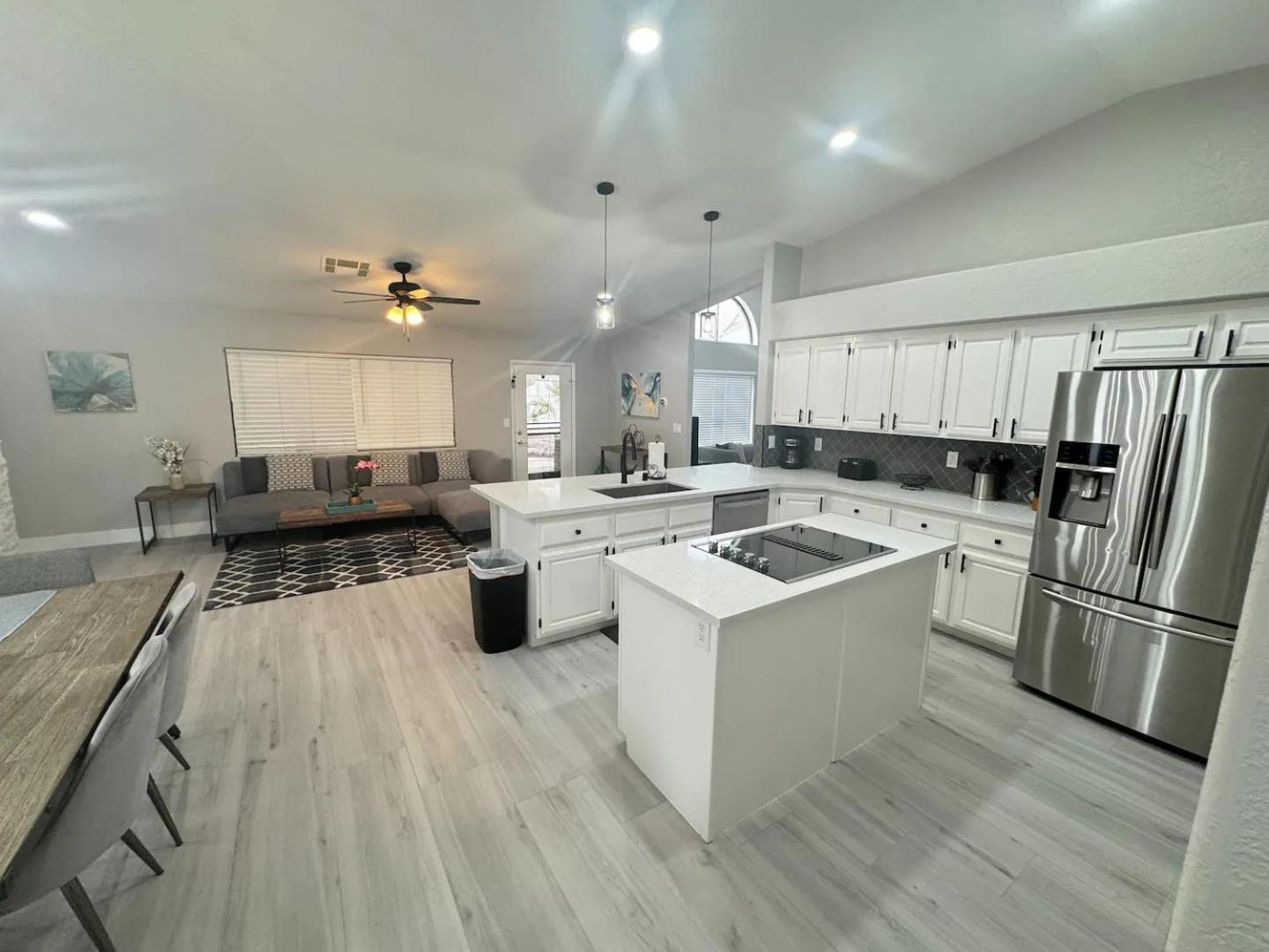 Delightful 4 Bedroom House With Pool! *