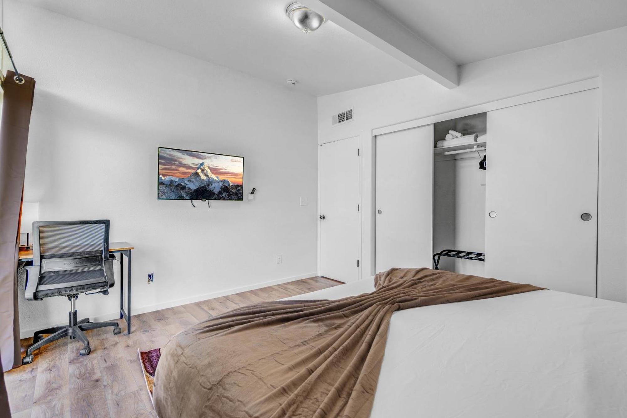 Spacious Remodeled Retreat Haven