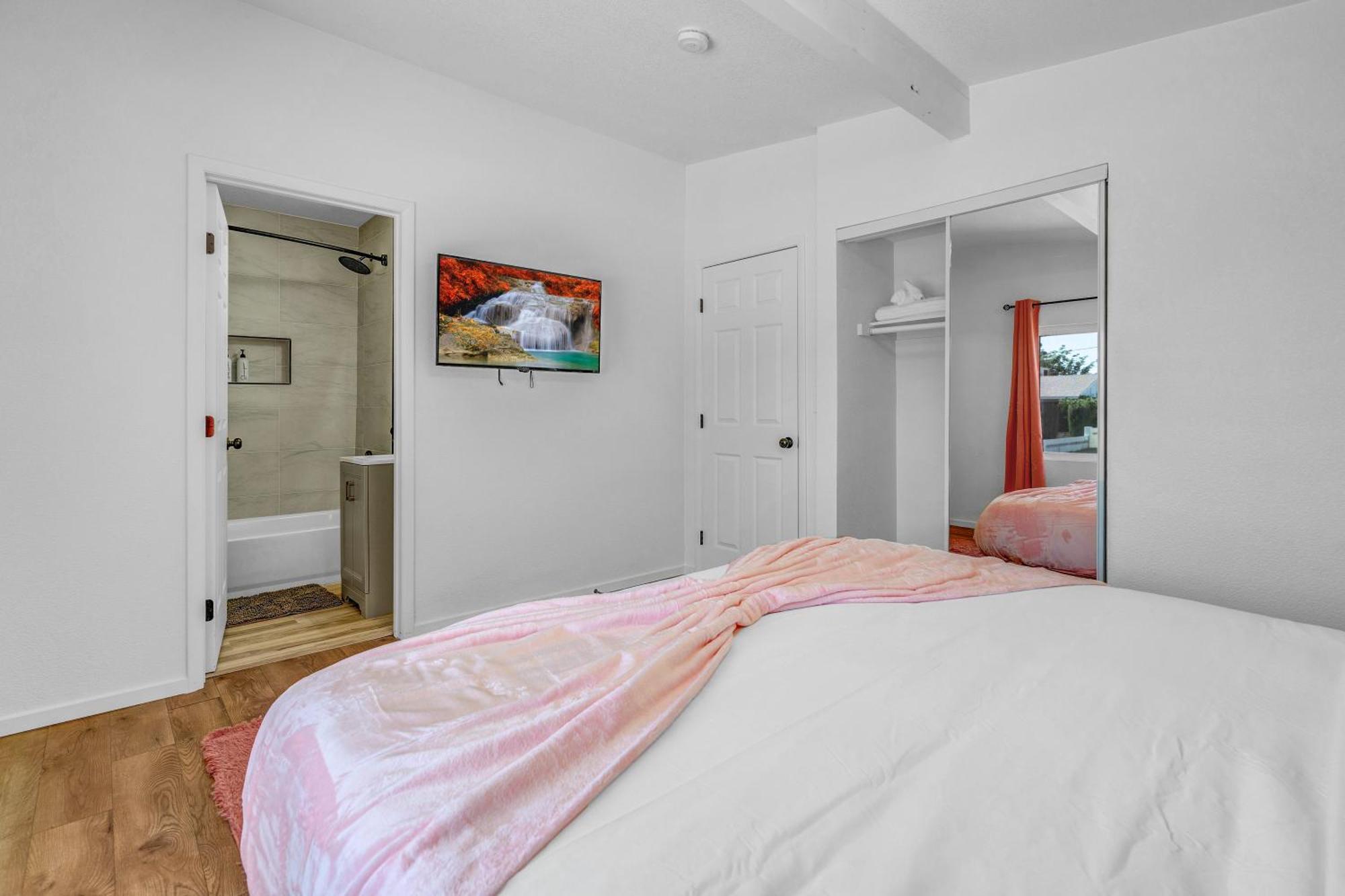 Spacious Remodeled Retreat Haven Las Vegas